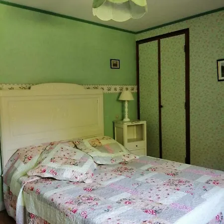 D'hotes - La Sennelee Bed & Breakfast Vessey